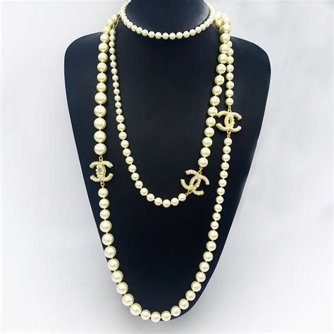 chanel dainty necklace|long chanel necklace with pearls.